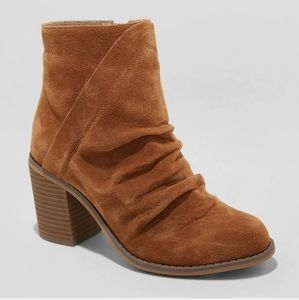 Universal Thread Tan Ankle Boots